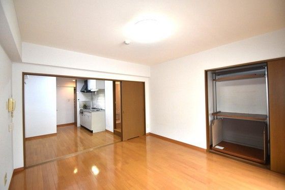 �y�����E���r���O�z�@