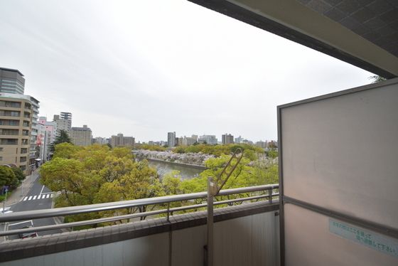 �y���]�z�@