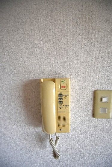 �y�Z�L�����e�B�z�@