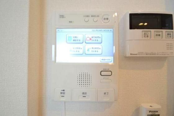 �y�Z�L�����e�B�z�@