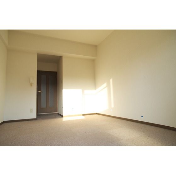 �y�����E���r���O�z�@