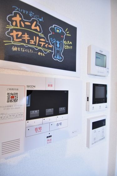 �y�Z�L�����e�B�z�@