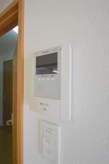 �y�Z�L�����e�B�z�@