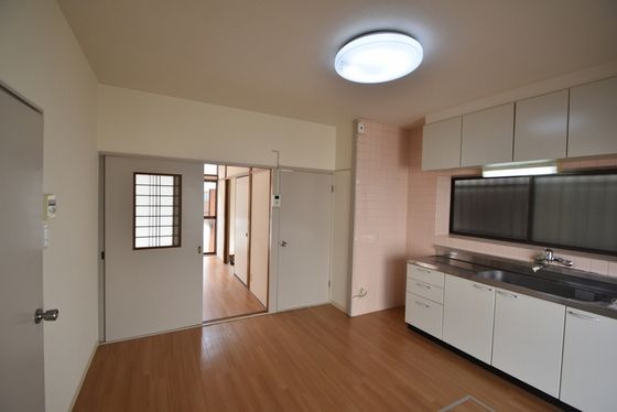 �y�����E���r���O�z�@