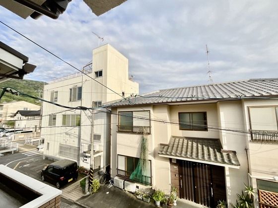 �y���]�z�@