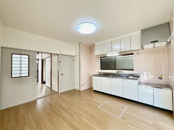 �y�����E���r���O�z�@