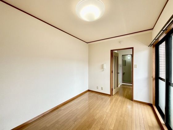 �y�����E���r���O�z�@