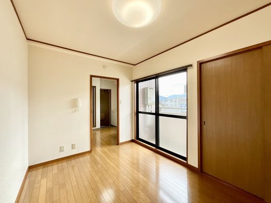 �y�����E���r���O�z�@