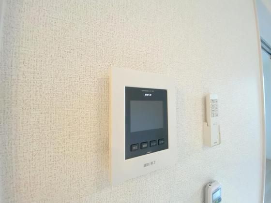 �y�Z�L�����e�B�z�@