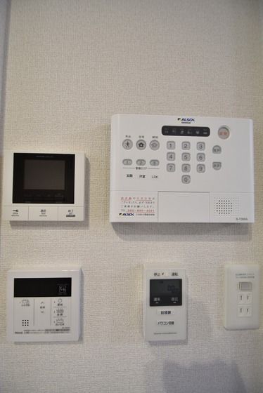 �y�Z�L�����e�B�z�@